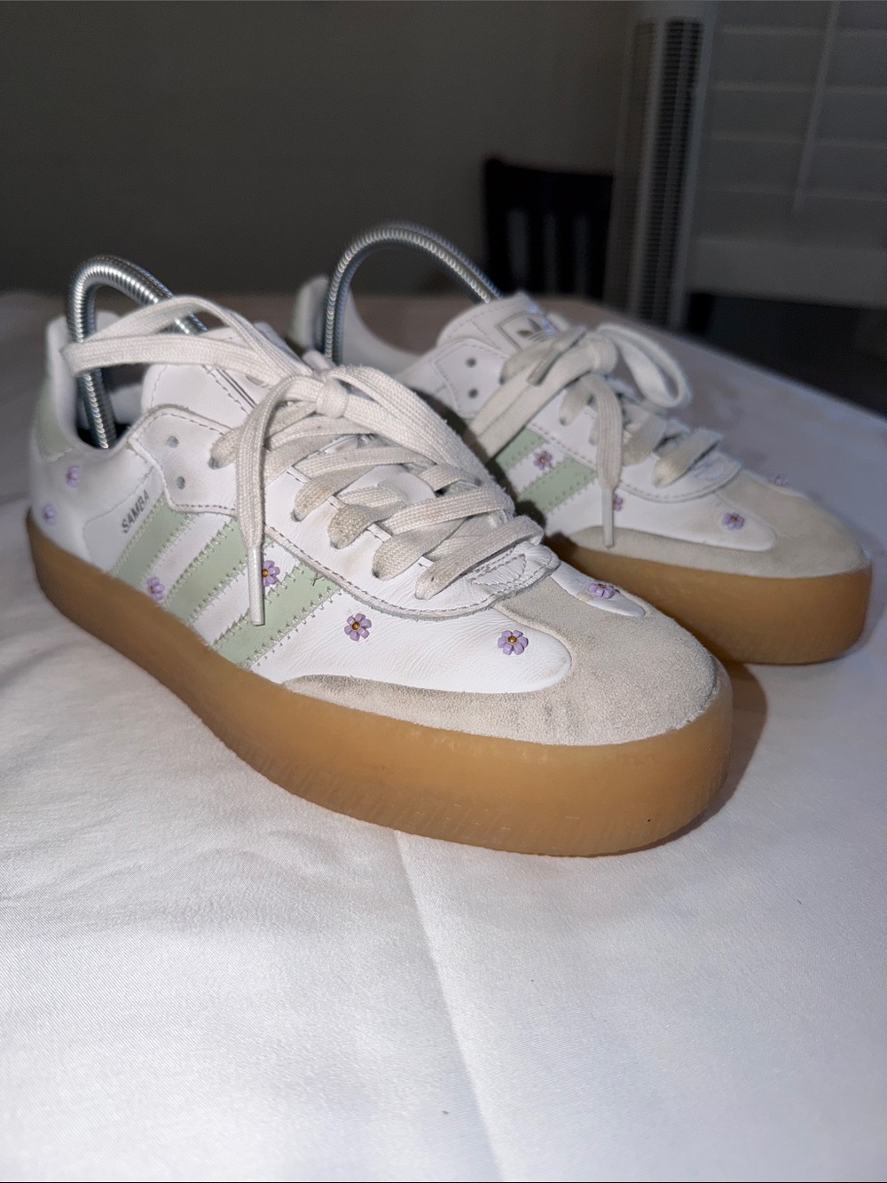 Adidas Originals Floral Sneakers White Gum Sole Women’s 7.5  No Box EUC
